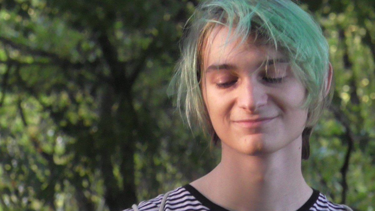 Emoschwuppe's tweet photo. Okay, neuer non-binary appreciation Thread. Poster Bilder und Pronomen, wenn ihr wollt. Ich fang an 💛💛💛

Dodo, er/sie https://t.co/h0YVtZ5OsZ