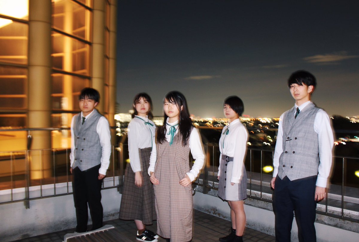 Emo_Hill_Live's tweet photo. 【cm162】

こんにちは！平均身長は162cm📏
1年同期お茶会系バンドcm162(センチメートルアイロニー)です🙌 
普段の練習はみんな仲良し！時々お菓子！
新人ライブでは切ないラブソングを歌います！

#えもひるLIVE https://t.co/ghers65B52