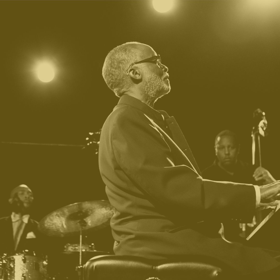 📝 Bio :

In 1994, the <a href="/Alt_NEArts/">NEArts</a> honored Ahmad Jamal amongst the American Jazz Master Fellowship with Louie #Bellson and #CarmenMcRae

#ahmadjamal #ahmadjamallegacy #jazz #jazzpiano #piano  #musicgenius #musiclove #jazzmasters #nea #neajazzmasters