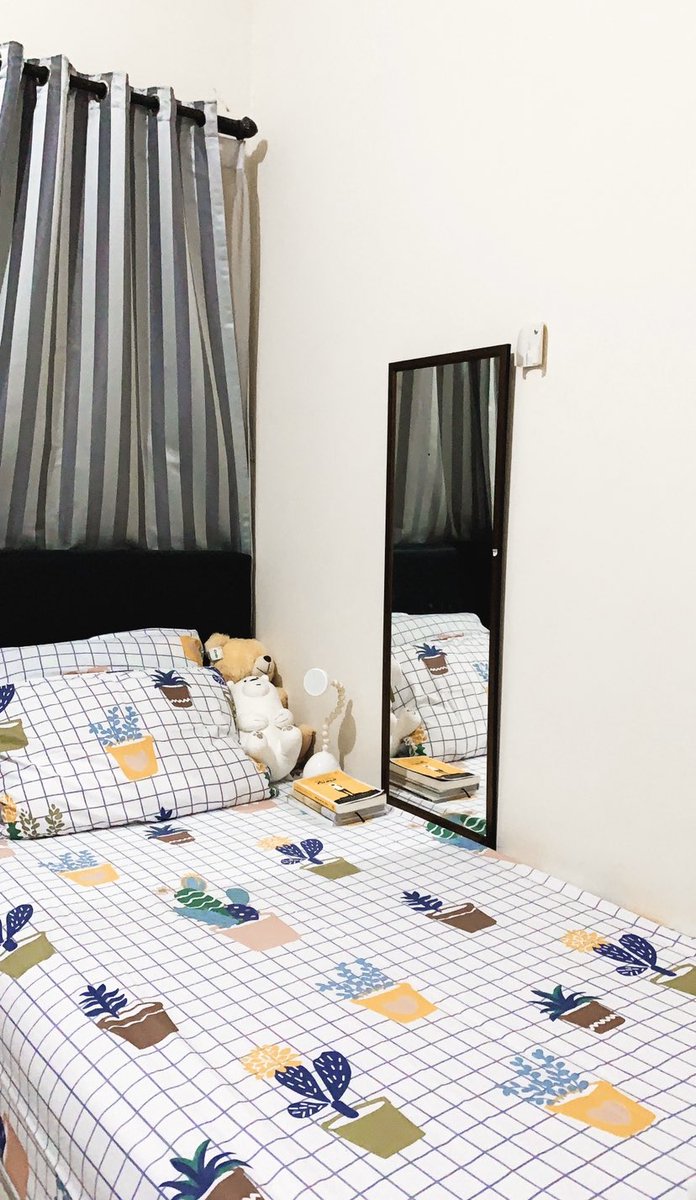 konfigurartsi's tweet photo. [THREAD UNTUK KAMAR YANG LEBIH UWU DAN RAPIH] 

Karena kemaren ada yang mau dan banyak yang nanya tentang keperluan kamarku (terutama buat anak kosan) jadi aku bakal share beberapa  barang-barang + dimana belinya yg mungkin kalian2 butuhin di kamar 🤟🏻😙

❤️ and RT ya guys 🥰 https://t.co/weWYKqoyzD