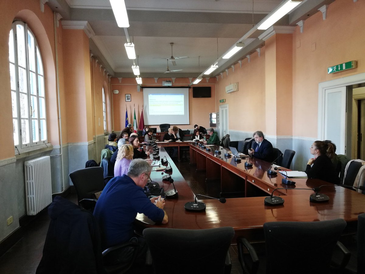 GDostia's tweet photo. Oggi in #Municipio si discute la destinazione d'uso della casa della cultura, progetto che risponde alla manca di spazi d'aggregazione giovanile nel territorio. La nostra consigliera Margherita Welyam è in prima linea. 

#GDicono
#MondayMotivation https://t.co/qiGPaOijH8