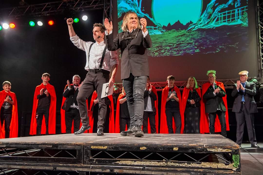 seany180's tweet photo. @thealarm provided the soundtrack 2 my teens! I always used their songs for inspiration spesh Blood Brothers, I've got 2 know Mike and @julespeters over last few years 2 be invited 2 be narrator for Mike's latest INSPIRED piece was a dream come true #onestepclosertohome https://t.co/eRaQLJ2s1L