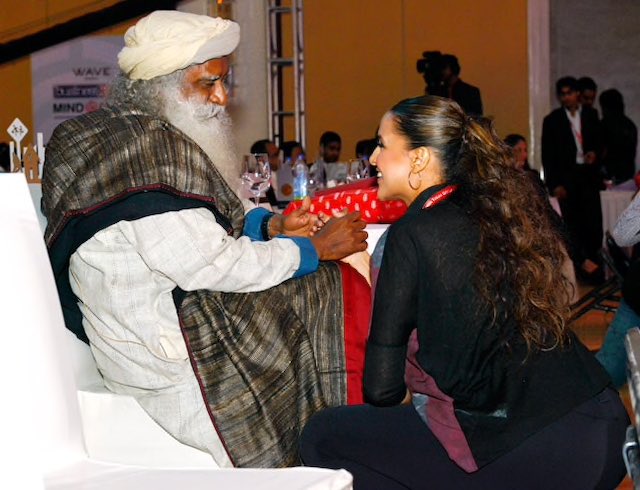 BTownXSadhguru's tweet photo. “The problem is that your mind and body are not taking instructions from you.” - Sadhguru ji at the Business Today Mindrush in 2013 where he had spoken about on how not to lose sleep over stress.
#Throwback #Sadhguru #bollywoodwithSadhguru #ishafoundation #Nehadhupia #mindrush https://t.co/MPoQQULzuS