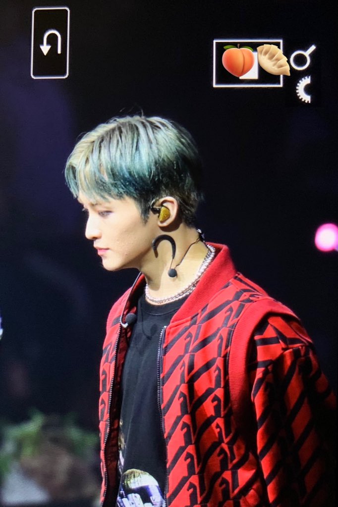 PeachyBun802's tweet photo. 200202
#WeAreTheFutureTour
#SuperMTheFuture    
#SuperMinSanJose #MARK #마크 https://t.co/ZrVc4DI84o