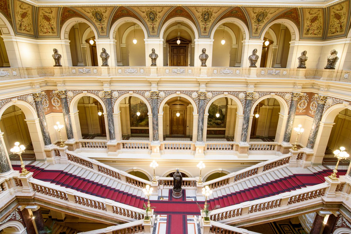 SiemensCzech's tweet photo. Oprava Národního muzea v Praze se řadí mezi největší a nejsložitější rekonstrukce v naší historii. #silainovace #visionsmag Více: https://t.co/MvnBw2eNQY https://t.co/QCQCq1Efgs