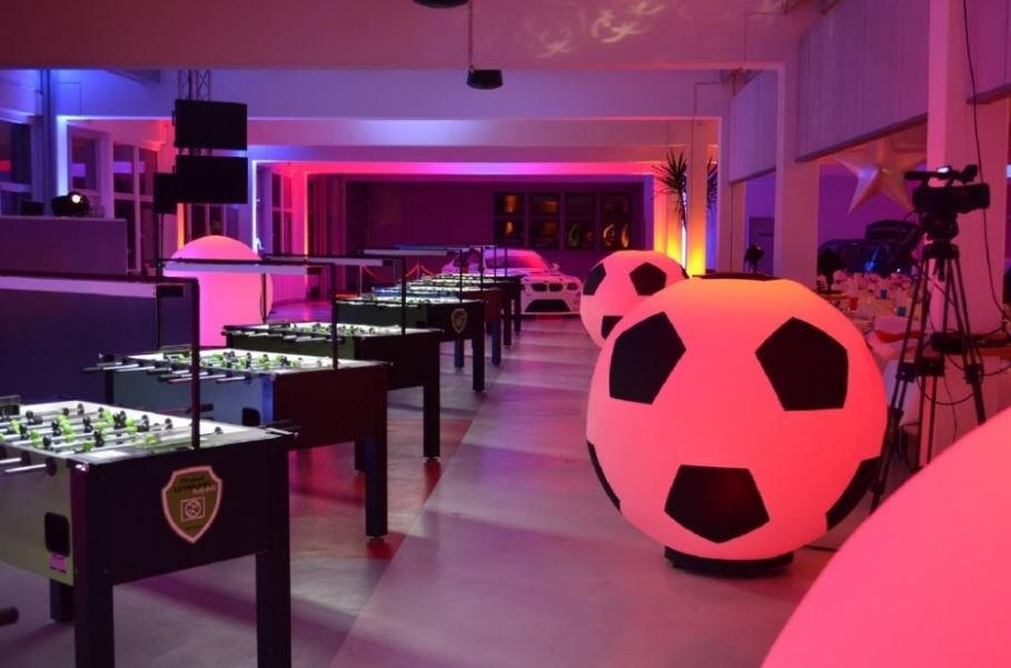 Kickerprofs's tweet image. De komende zomer kleuren onze LED ballen tijdens de tafelvoetbalevents natuurlijk vanzelfsprekend oranje. kickerprofs.nl/tafelvoetbalev… #ek #ekvoetbal #oranje #ek2020 #tafelvoetbalevent #tafelvoetbal #klantendag #personeelsevent
