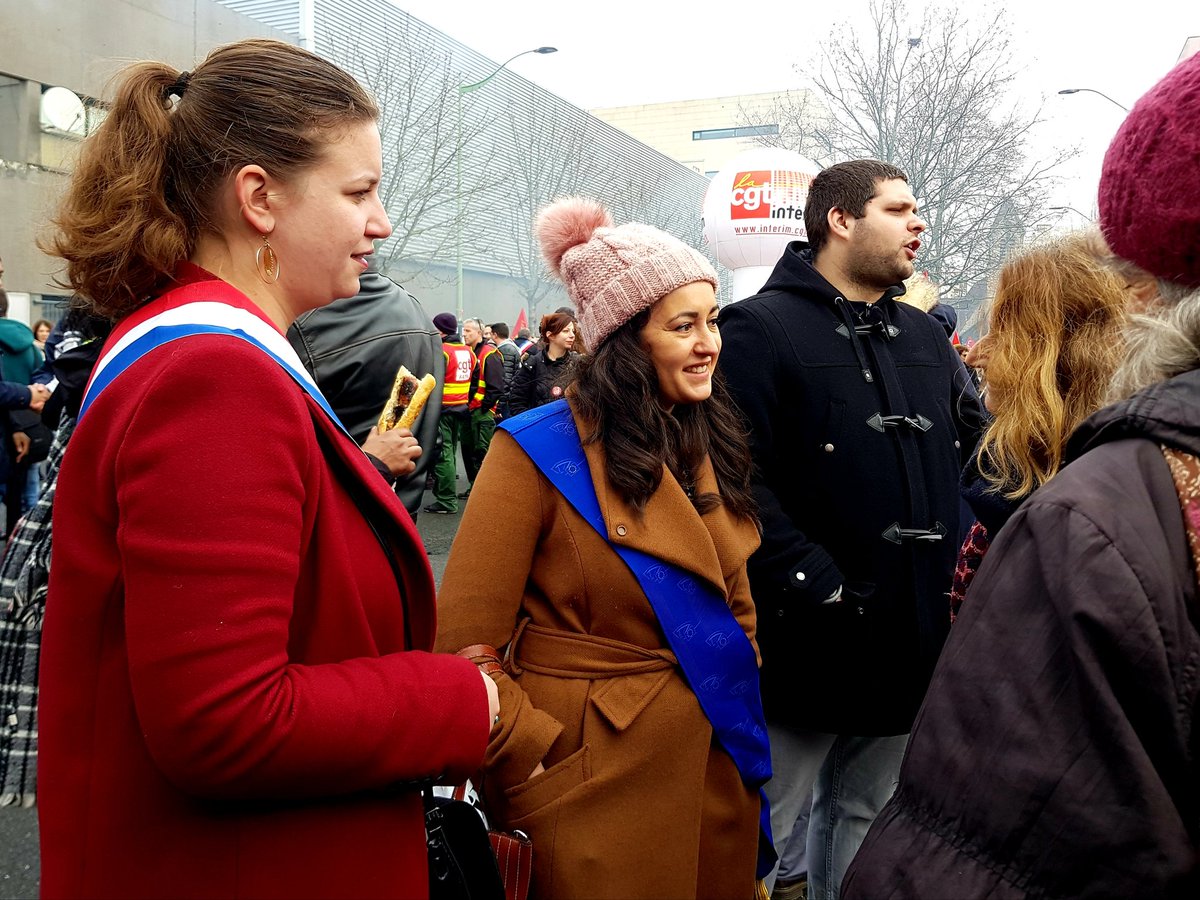 leilachaibi's tweet photo. "À nos héros le peuple reconnaissant"
Beaucoup de monde ce matin au dépôt #RATP de Vitry en solidarité avec Alex, visé par une procédure disciplinaire.
Alex est un modèle d'engagement, il doit être remercié et non sanctionné !🔥💪
Stop à la #repressionpatronale #Retraites #CGT https://t.co/oI8UafQWmo