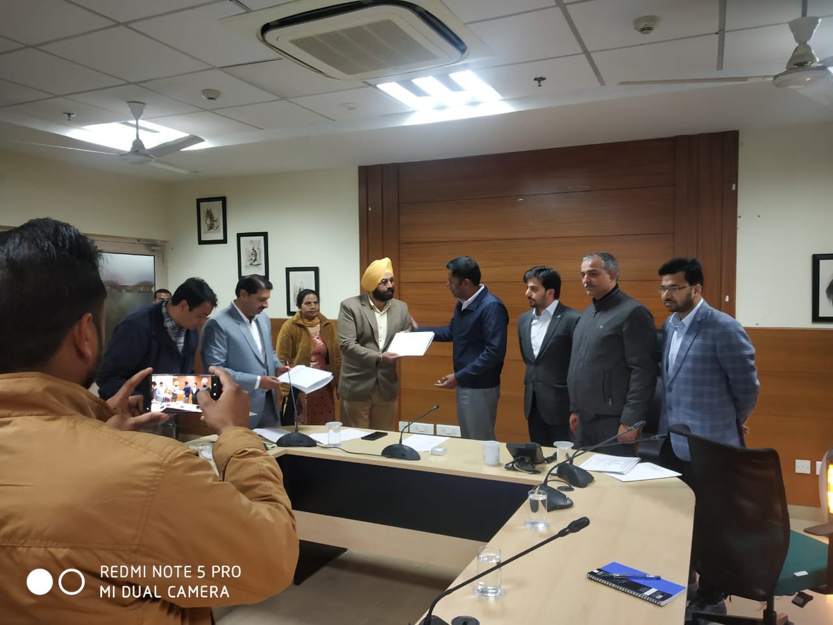 avoidaccident's tweet photo. City pays you back . Commendation on the eve of 71st #RepublicDay of India for #makingMohaliaSaferCity #ThinkGlobalActLocal #ToChangeSomethingSaySomething https://t.co/VKa7UKPbAd