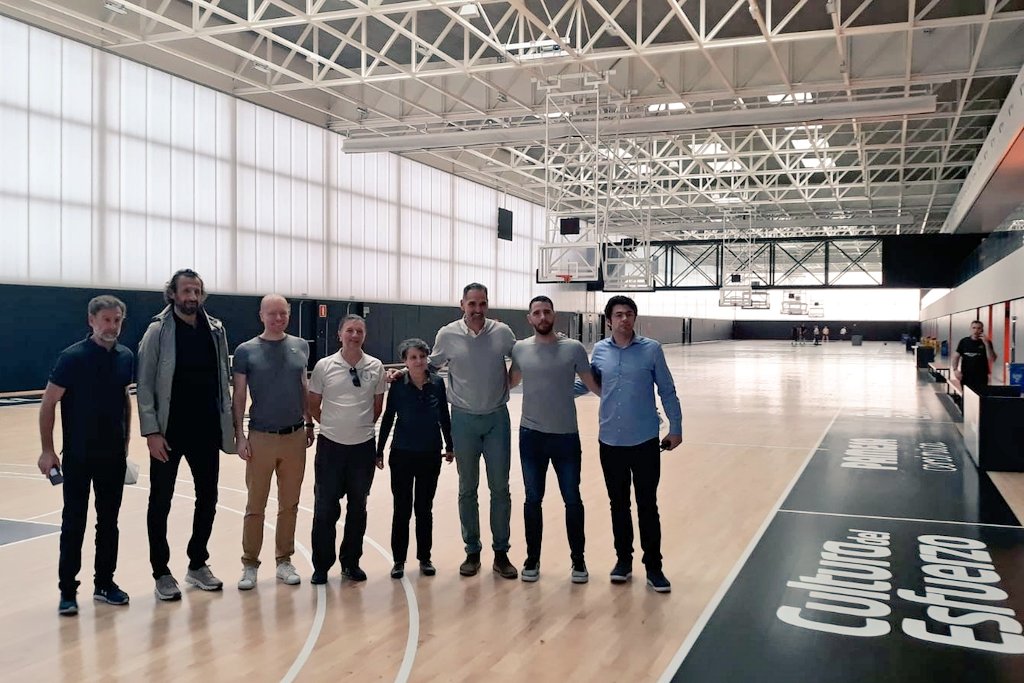 FundVisitVal's tweet photo. Recibimos a turoperadores y prescriptores deportivos de 🏀basket.
📷📝Hoy visitamos el pabellón Fuensanta y el de Malvarrosa, el polideportivo Nazaret y el de Cabanyal y @LAlqueriaVBC.
#VLCSports #VLCNonStop https://t.co/8lR0QJUbNi