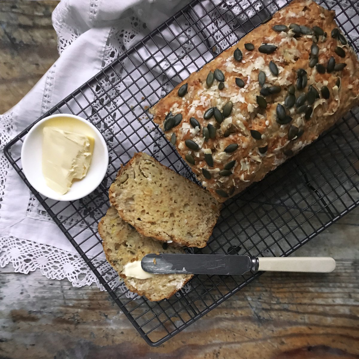 It's like #Veganuary never happened. Leek and cheddar loaf anyone? 🧀🍞  #meatfreemonday #MeatlessMonday
tinyurl.com/sb3q4lh