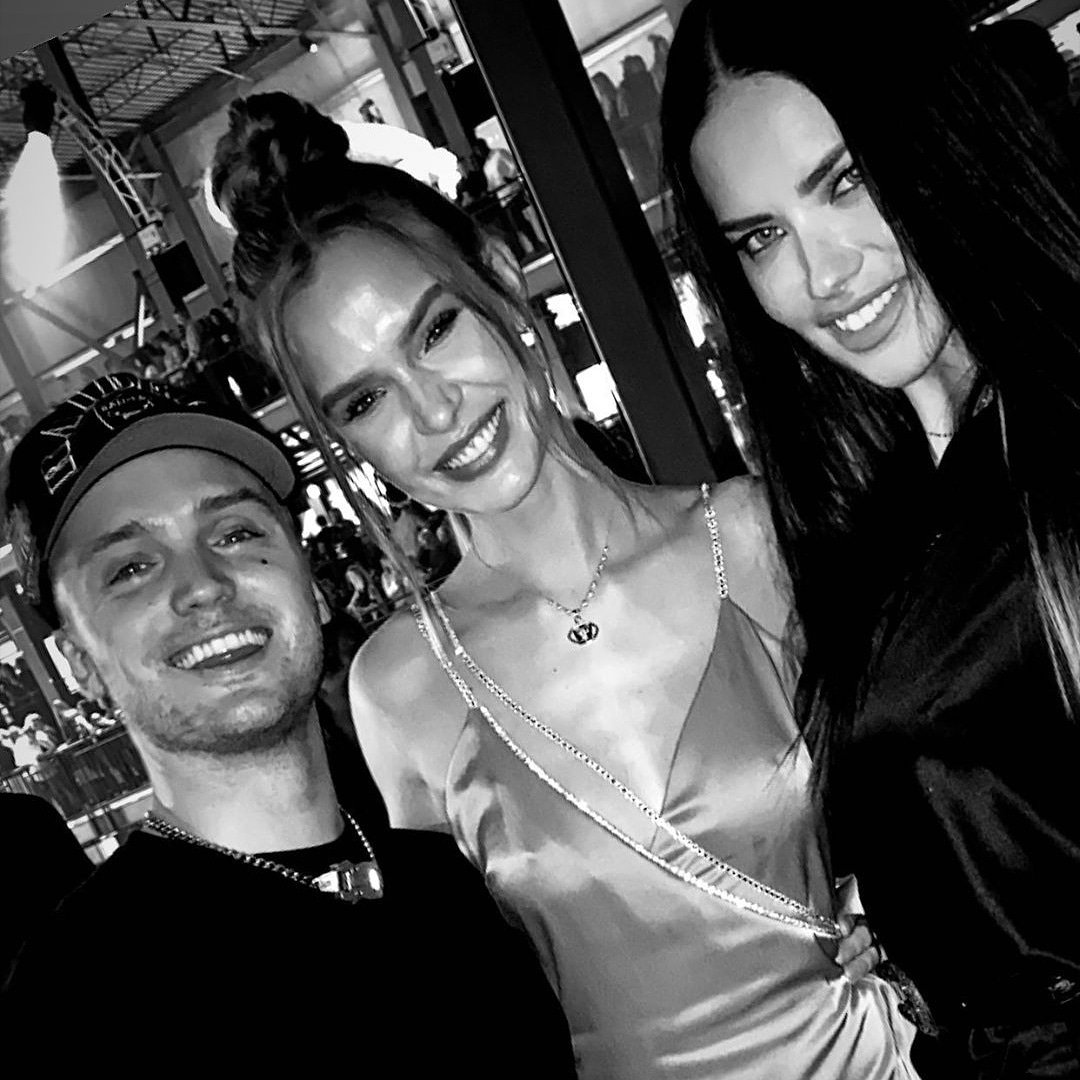 AdrianaLQueen's tweet photo. #New ❤️👑🔥 Adriana Lima and Josephine Skriver attend AT&T TV Super Saturday Night at Meridian at Island Gardens on February 01, 2020 in Miami, Florida. - AT&T TV Super Saturday Night - @adrianalima #ADRIANALIMA #adrianalimathequeen #josephineskriver #bohnes https://t.co/OZDnSKwMpN