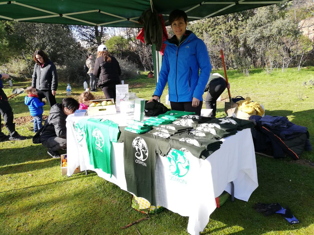 Avui hem estat col·laborant amb <a href="/osmonong/">OSMON</a> 🌱 Hem passat el matí plantant arbres al Turó de Gardeny 🌳

Ha estat una experiència molt bonica! 😍 Us animem a participar en les seves iniciatives, ja que tenen un impacte positiu pel medi ambient 🌍
Ens ho hem passat genial!🤗💚