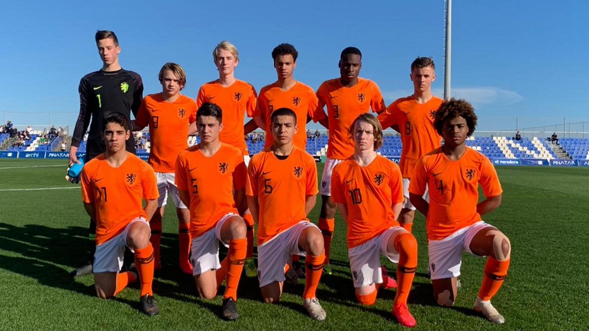 NACnl's tweet image. 🦁 Update: Jevon Simons debuteert met winstpartij

Jevon Simons heeft zijn debuut voor Oranje O15 opgeluisterd met een overwinning. Oranje O15 won met 2-1 van Ierland O15. Jevon startte in de basis en speelde uiteindelijk 52 minuten

ℹ️ nac.nl/nieuws/jevon-s…

📸: KNVB #NACpraat