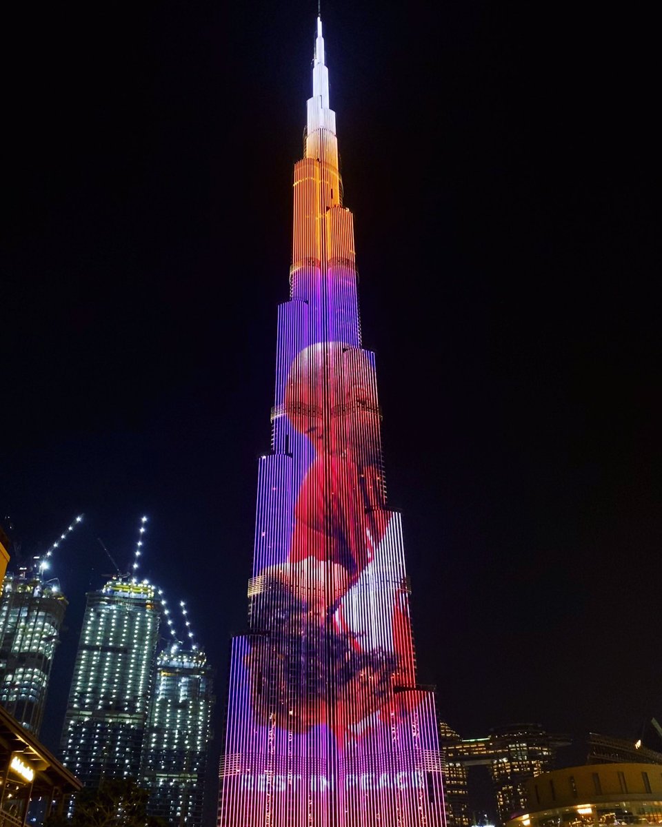 Реклама на бурдж халифа. Бурдж Халифа 2008. Башня Бурдж Халифа в Дубае. Дубай 2020 Бурдж Халифа. Медиафасад Бурдж Халифа.