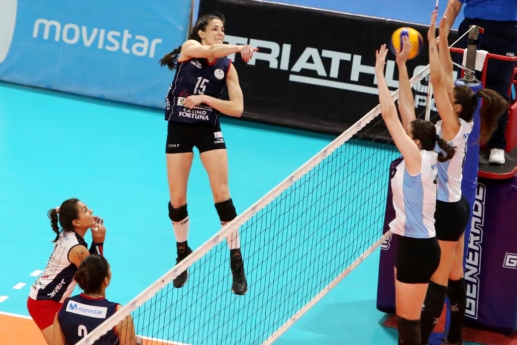 USMPVoley's tweet photo. [GALERÍA] Imágenes del vibrante triunfo  de la Universidad de San Martín de Porres sobre Regatas Lima · ¡Qué victoria! #VamosUSMP https://t.co/vioFftmFt3