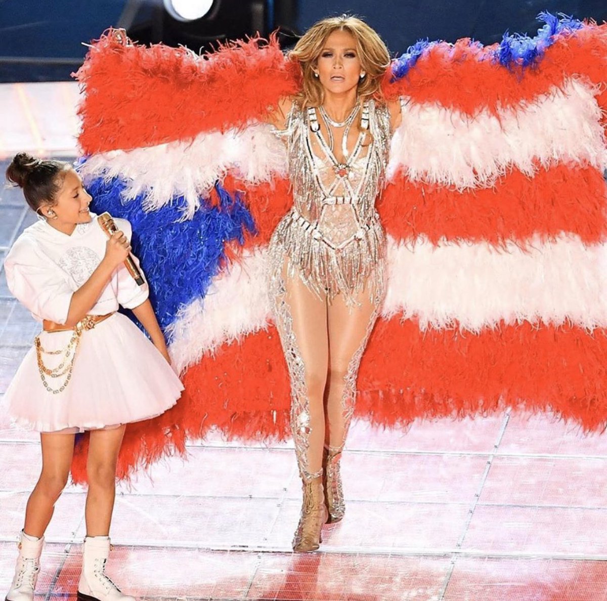 El momento más espectacular del #SuperBowl2020halftime Amor patrio, amor madre e hija, amor por la vida! #orgulloboricua