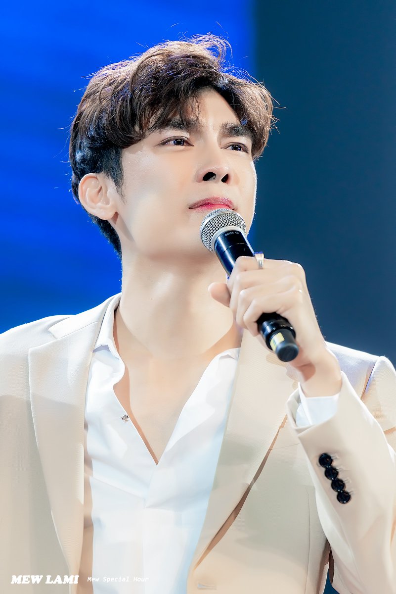 Pink_kLami's tweet photo. Run if you want to run, walk if you want. Walk along the street and rest for a while when it's hard. There's always someone with you. In the name of the fan☺️🧡

#MewSpecialHour #MewSuppasit https://t.co/XlWZWVQaV9