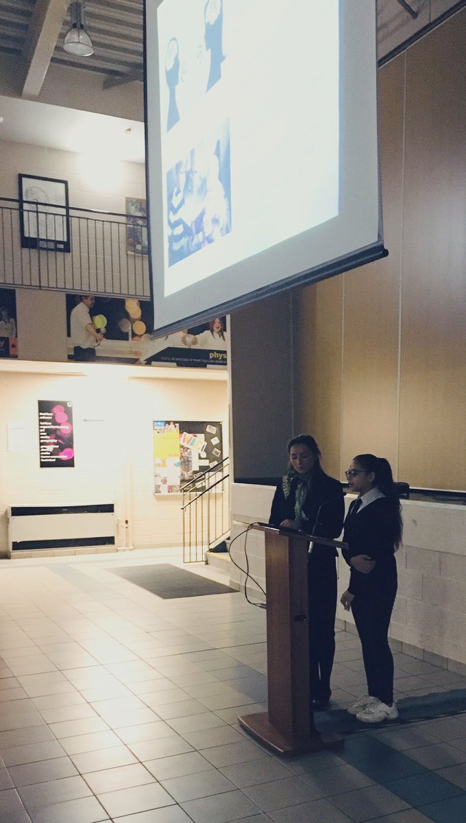 S4 pupil presenting her experience of home languages. Pashto, Hindi, Urdu and Punjabi.