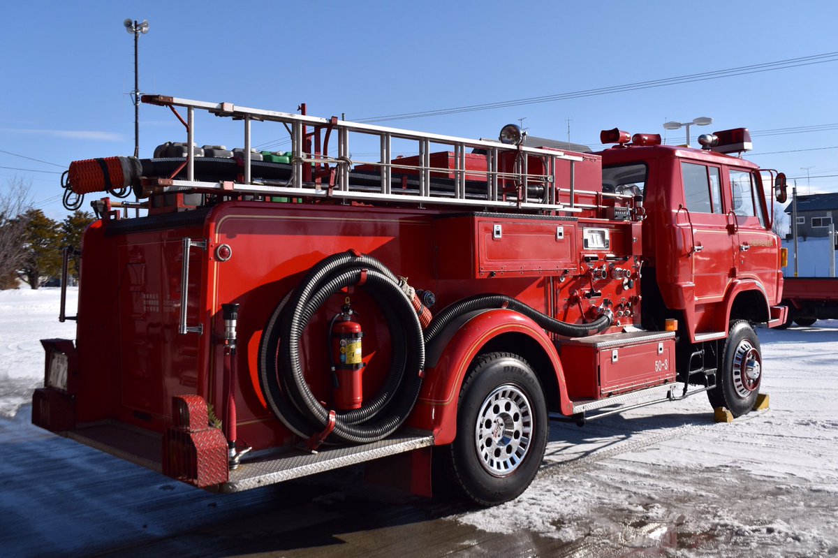 AFDrescue3's tweet photo. 斜里地区消防組合 斜里消防署

タンク車 斜里タンク2 1978年

2000L水槽

色褪せもすごいですが配備から40年以上経った今も現役の車両。
ですが今年の夏か秋頃に更新予定とのこと。その日が来るまでまだまだ頑張ってもらいたいです。

正面から見た顔も横顔もたまらない笑 https://t.co/B19VCGfWWd