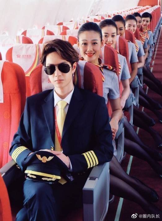 chickishappy's tweet photo. กัปตันและผู้ช่วยของเขา https://t.co/twY3vZ5r2b