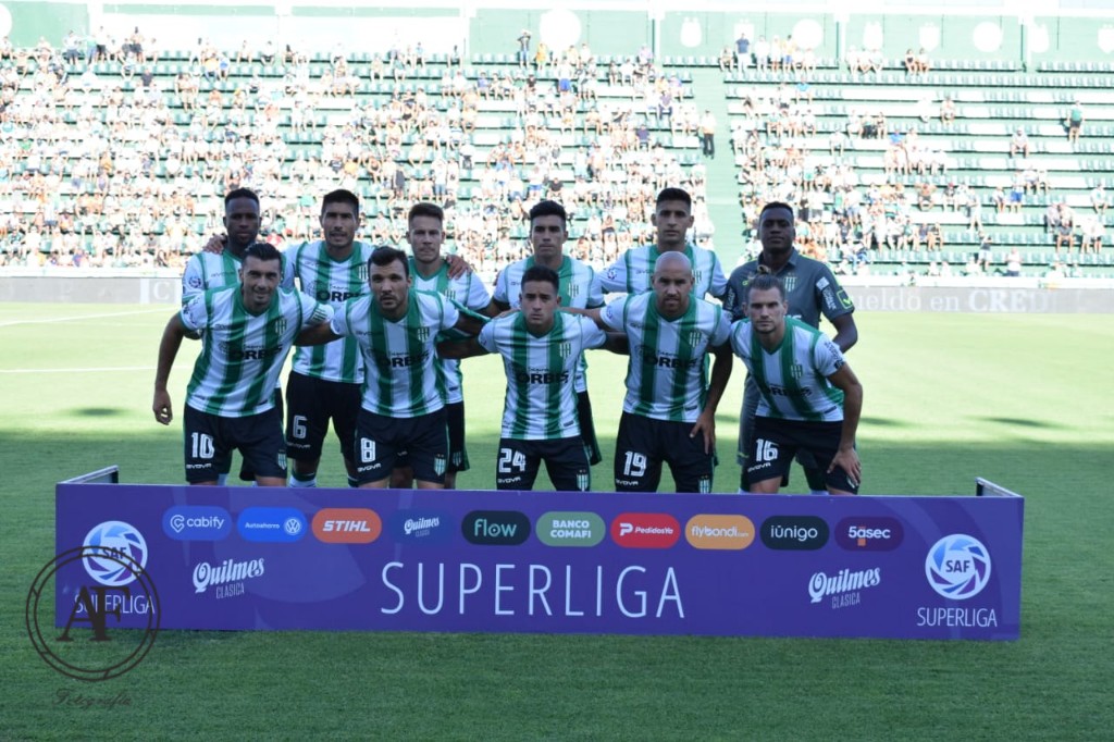 NumeroBanfield's tweet photo. [LA LEVANTADA DE BANFIELD] #Banfield le ganó 1-0 a #ColonStaFe y sumó su octavo partido sin derrota (4 victorias y 4 empates), algo que no sucedía desde 2015, de la mano de Matías #Almeyda y Claudio Vivas (5 victorias y 3 empates).
⬇️⬇️⬇️

📸 @agusfernandezzz https://t.co/6esnPzQFNR