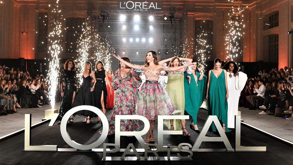 lorealspain's tweet photo. .@lorealparis_es, en su firme apuesta por la #diversidad, cumple su objetivo de visibilizar y empoderar a las mujeres de la generación 'silver' con la celebración del primer desfile con modelos mayores de 50 años https://t.co/NOy1pBZAyJ #MiEdadPerfecta #MBFWM @feriademadrid https://t.co/cmLIS7iYDO
