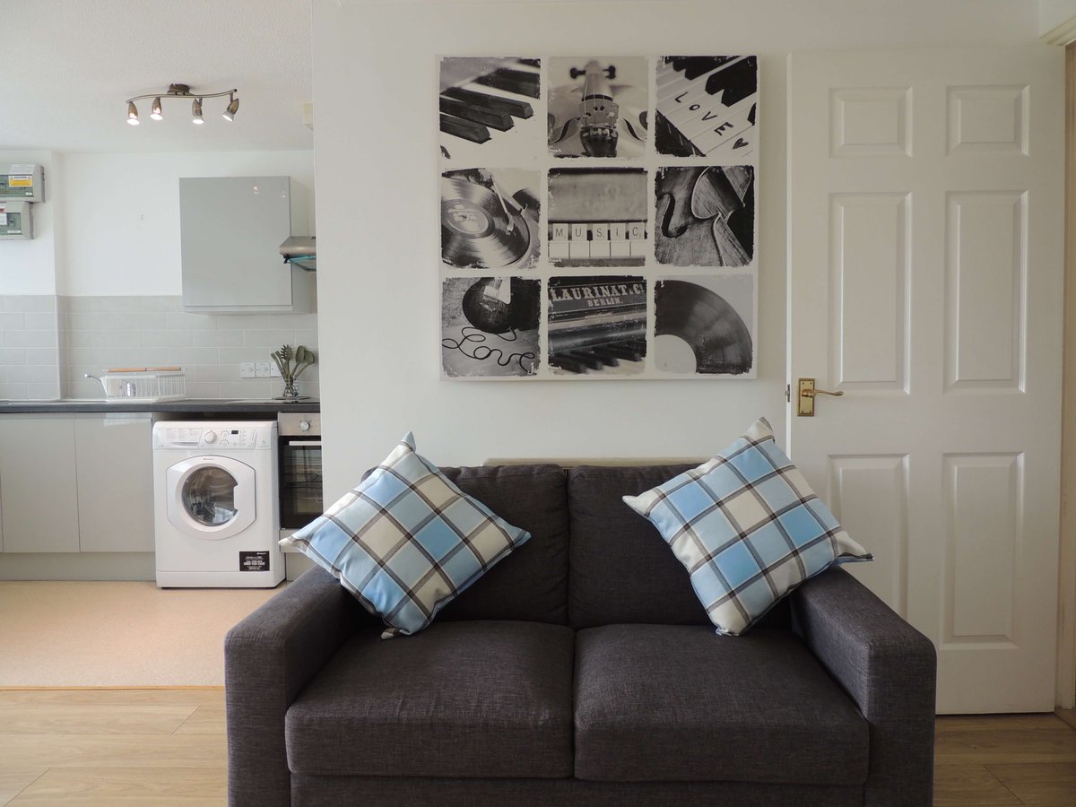 ShortStayMK's tweet photo. Calling all builders and project workers. Last minute availability 2 bed fully furnished apartment - sleeps 4 in Central Milton Keynes. £75+vat per night, just £22.50 pppn! Free wi-fi, parking, Sky sports and movies, call 01908 540 636. #cheapaccommodation, #servicedapartment https://t.co/5EXm9I7tay