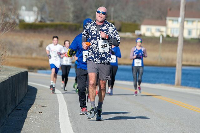 RaceTheRhode's tweet photo. "Go fast enough to get there, but slow enough to see."
~Jimmy Buffett
#MondayMotivation
#optoutside
#RhodeRaces #RhodeRacesRI #RaceTheRhode
#Run401 #Runthe401 https://t.co/cdTc5Ig7eY https://t.co/bVzsFDiWAK