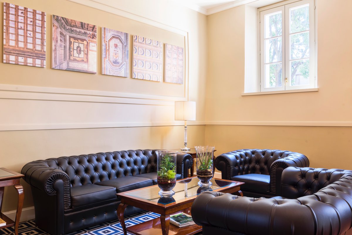 Villa_Torretta's tweet photo. Taking a break is essential... In our lobby you can choose to relax with an excellent herbal tea or simply enjoy reading your favourite book! ✨❤️
What do you prefer?

#villatorretta #grandhotelvillatorretta #becurious #citiesbycurio #discoverwhatinside #gdfhotel #milano #hilton https://t.co/DuQ99pHIkE
