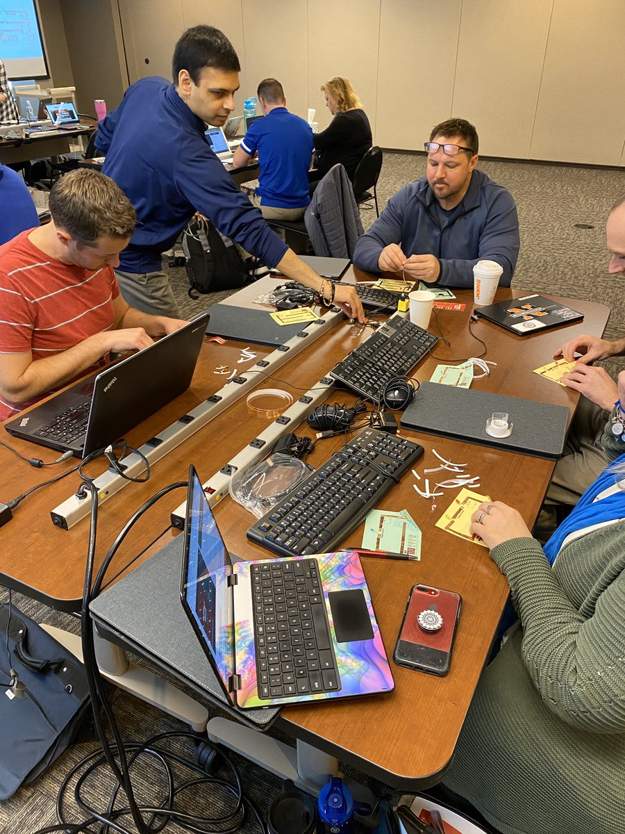 deeoyea's tweet photo. Understanding basic circuitry before diving into Raspberry Pi @TIU11EdTech @CLIU21 @jigar_patel #tiustem #csinpa https://t.co/pRkNUUK9VU