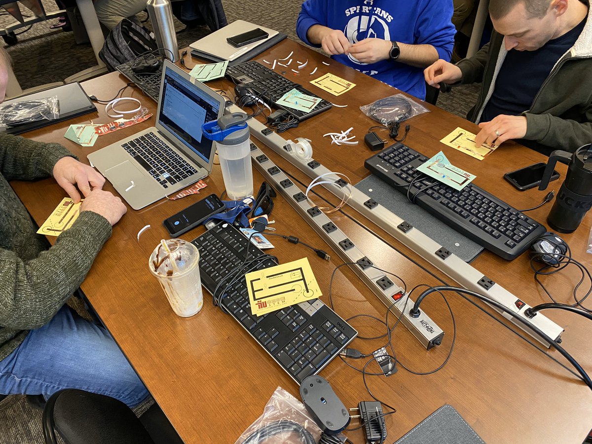 deeoyea's tweet photo. Understanding basic circuitry before diving into Raspberry Pi @TIU11EdTech @CLIU21 @jigar_patel #tiustem #csinpa https://t.co/pRkNUUK9VU