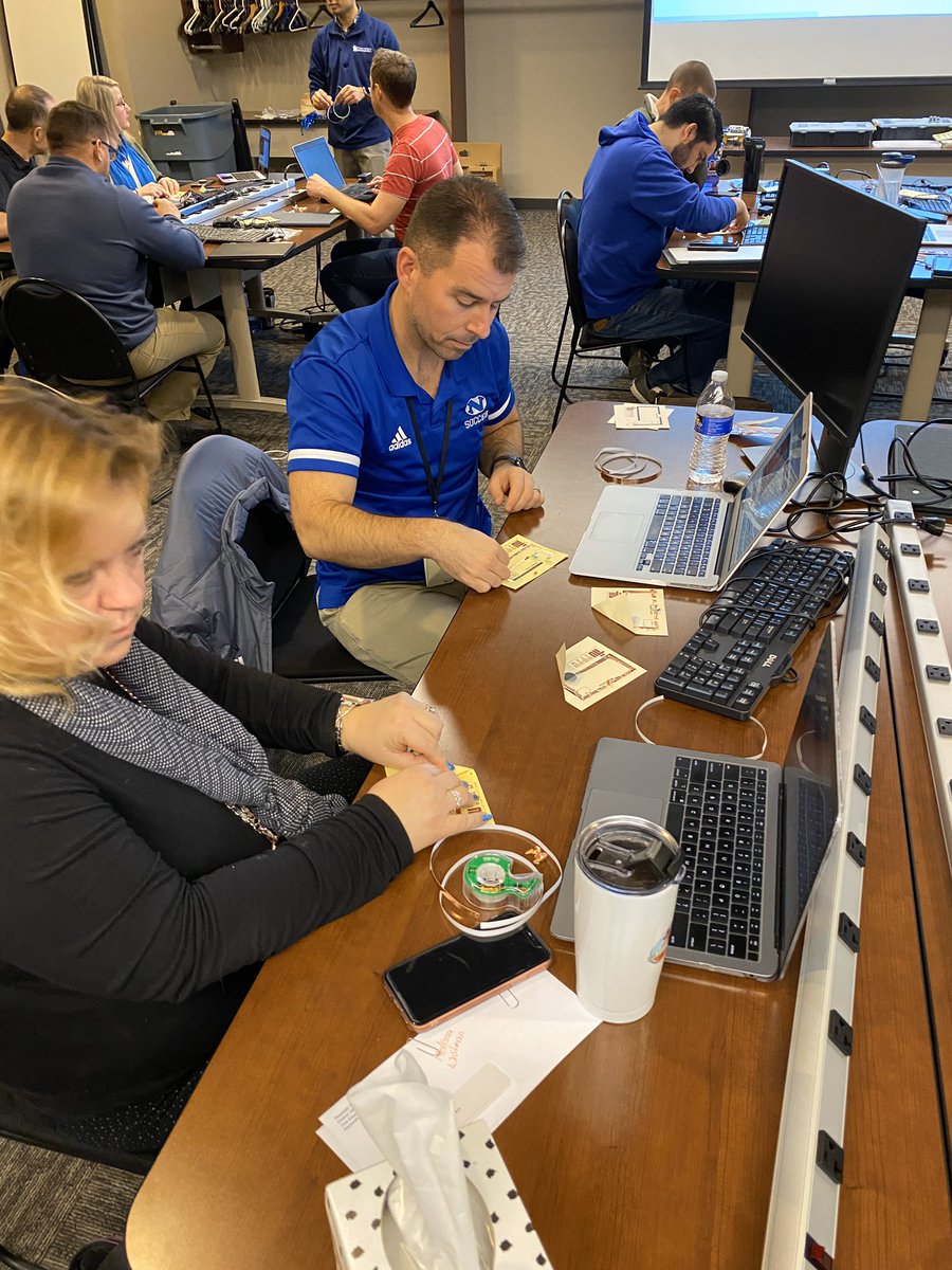 deeoyea's tweet photo. Understanding basic circuitry before diving into Raspberry Pi @TIU11EdTech @CLIU21 @jigar_patel #tiustem #csinpa https://t.co/pRkNUUK9VU