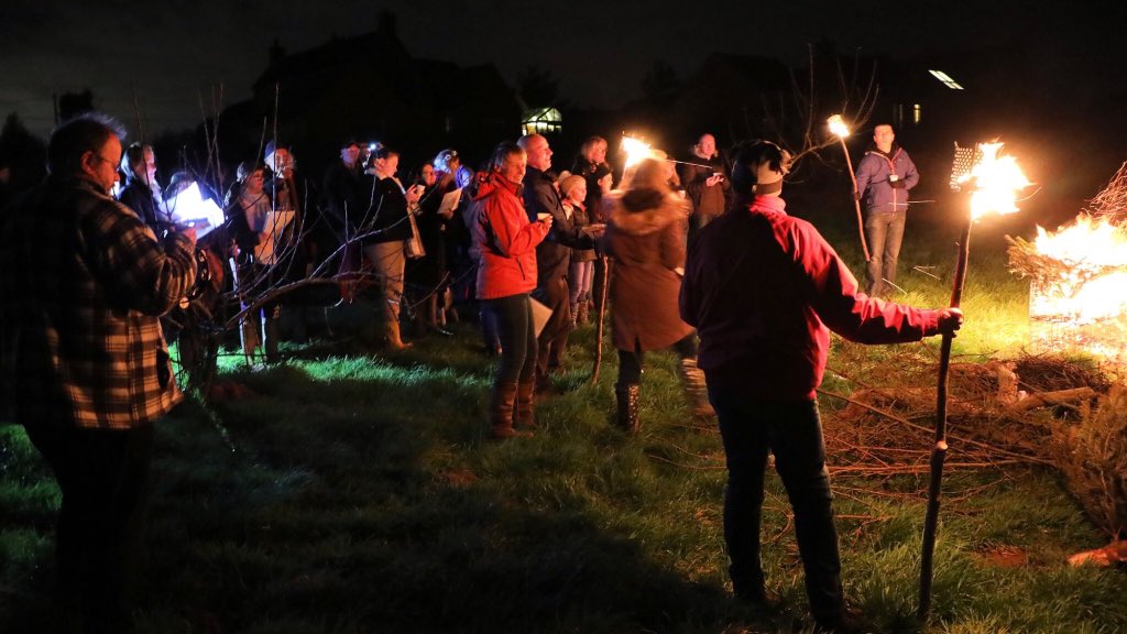 Fradswell's tweet photo. Amazing Fradswell Wassail at the weekend...huge turnout and a spectacular evening. Well done @irene_stewart @AndreaJClough, -amazing organisation &amp; food. Apples should be plentiful for autumn apple festival... #Frapfest, to make our Fradswell #Lurcher Cider #community #Stafford https://t.co/uOALnPJs0B