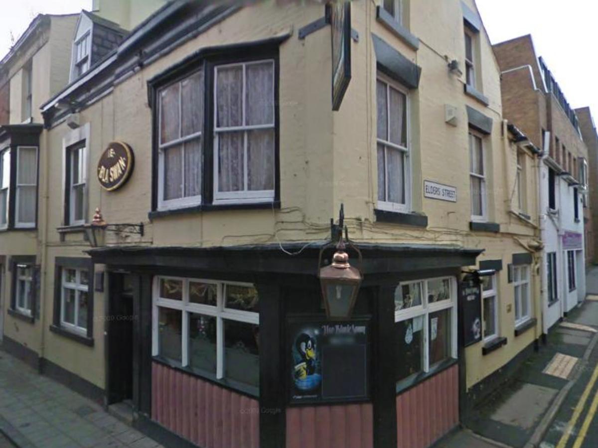 Black Swan Scarborough, North Yorkshire
Traditional single roomed street corner local for sale. 
For more information call us on 01902 376136 today or enquire online. ☟
ow.ly/jYmr50y7RL6
#buyapub #sellapub #runapub #leaseforsale #pubforsale  #leaseapub