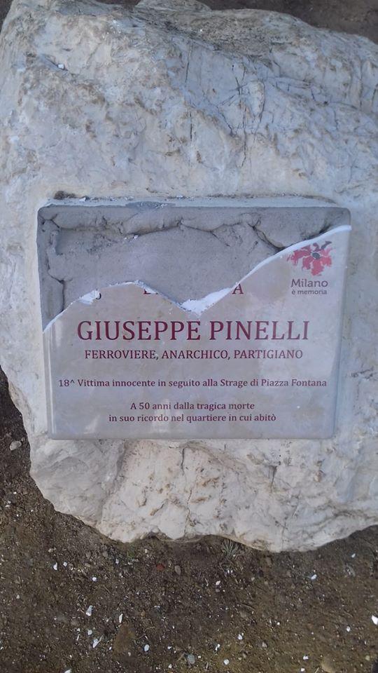 discoradioIT's tweet image. La targa dedicata a Giuseppe #Pinelli dal @ComuneMI Comune di Milano nella ricorrenza del cinquantesimo anniversario di piazza Fontana e della tragica fine di Pinelli diciottesima vittima è stata oltraggiata e spaccata in piazza Segesta @Anpinazionale