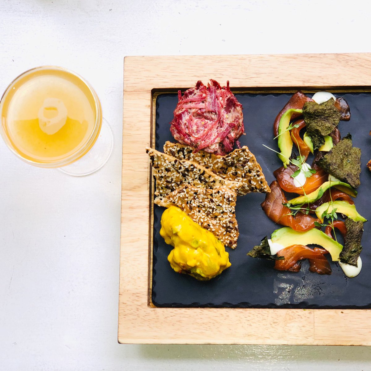 heddonstkitchen's tweet image. 💁🏽‍♀️ Grab the best seats at the bar for #cocktailmasterclass with delicious signature sharing platter #mondayblues💙