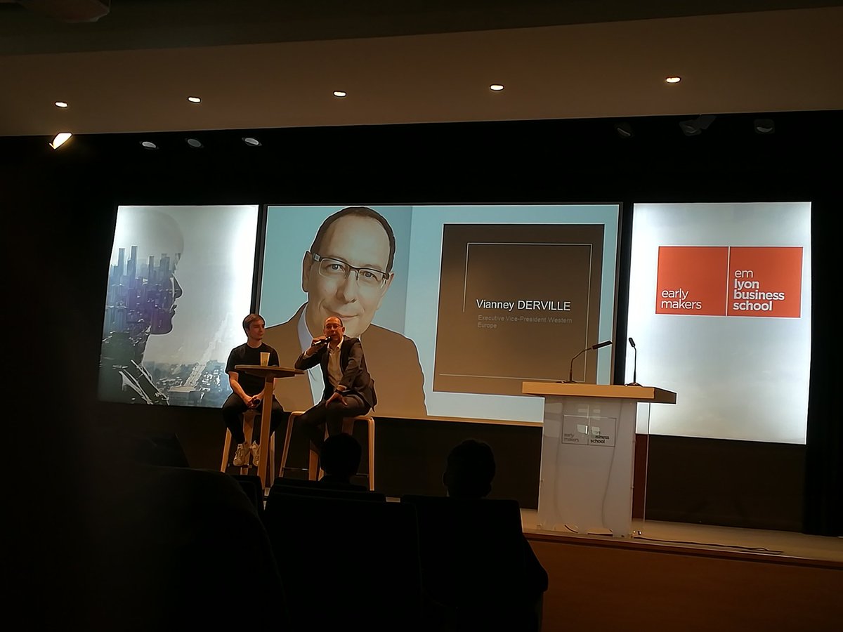 Honored and happy to welcome back our #alumni on campus #sharing #career #earlymaker <a href="/EMLYON/">emlyon business school</a>