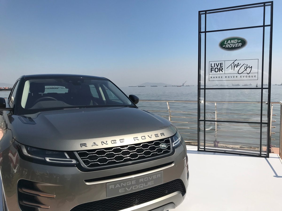 seenaantony's tweet photo. Check out the new avatar of Range Rover Evoque #RangeRover #Evoque #LandRover #Design  #4x4 #RangeRoverEvoque #LiveForTheCity #technology 
https://t.co/eMEGUKDY48 
Take a close look  #mojo video https://t.co/JrcZMYAN3p https://t.co/1Y2FJ5AiWm