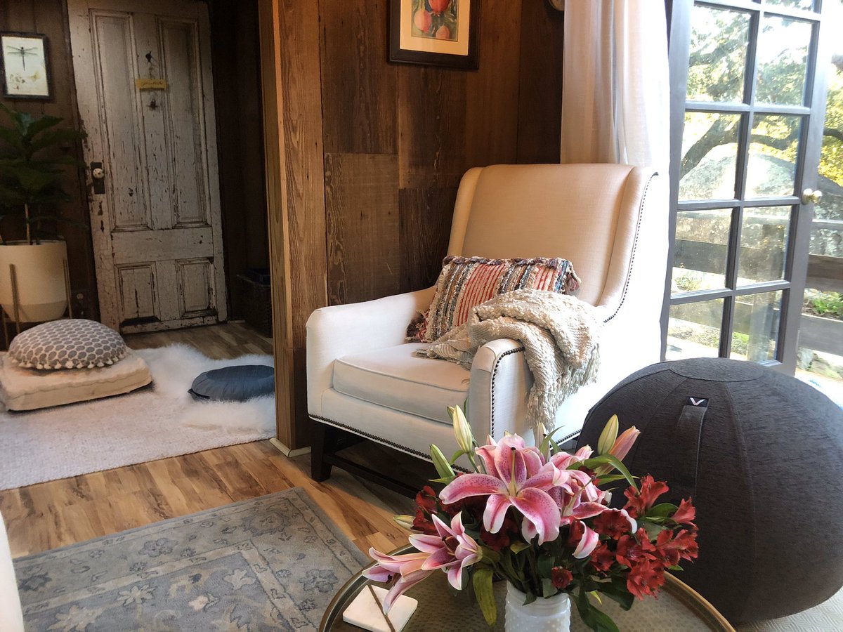 OTC_Psych's tweet image. Alternative seating in Diana’s therapy office- floor, ball, and chair. Check out our latest episode with Katy Bowman, about how you can get nutritious movement even when you sit all day! #nutritiousmovement