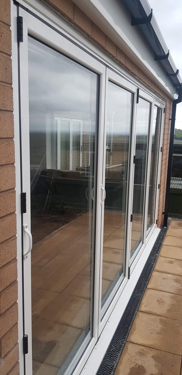 Chelsea_B88's tweet photo. Rear extension completed by the team in Springhead @LeesfieldLtd 

#extension #singlestoryextension #bifolds #velux #extensionsoldham #onestopshop #homeimprovements #leesfieldltd #teamleesfield
@LeesfieldLtd @vicky_b74 @allaboutoldham #oldhamhour https://t.co/neTCXzOT4R