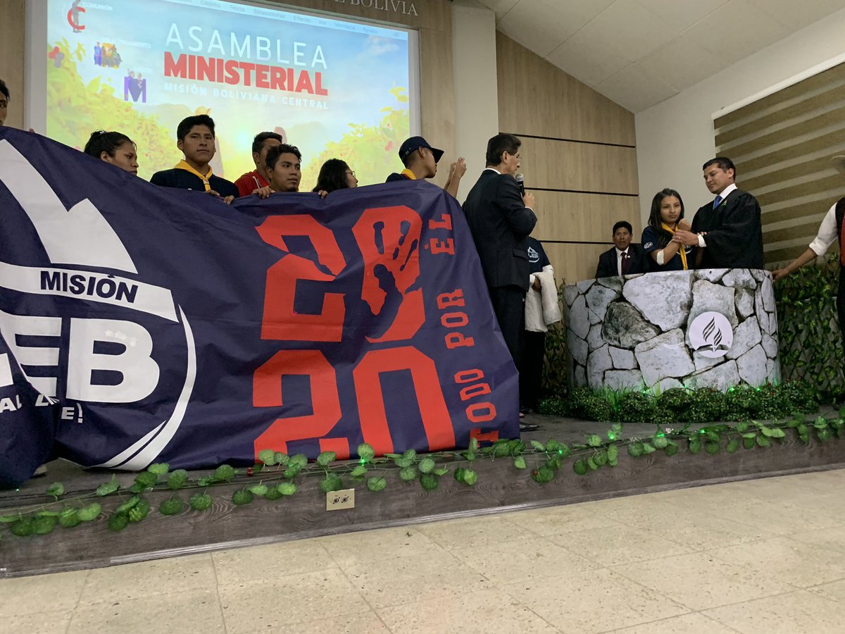 En la asamblea pastoral una familia y Nicol entregaron su vida a Dios fruto del trabajo del proyecto #Caleb en la #MBC #Dejatuhuella