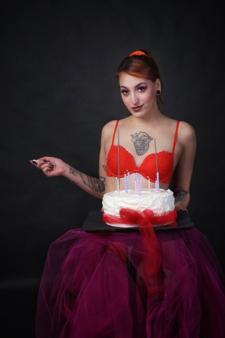 Today is my birthday 🎂💖 https://t.co/3pwDhzfex5<a href="/tag/onlyfans"class="tags"><span>#onlyfans</span></a>