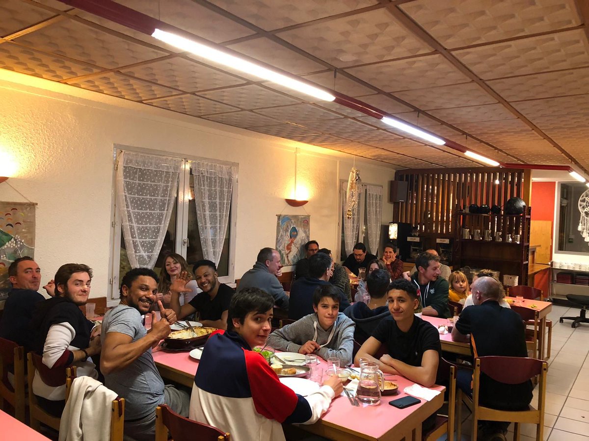 BelieveIt_Fr's tweet photo. La Team Believe It vient de passer son weekend au ski, sous le signe du partage et de la convivialité 😉⛷
Bon lundi à tous !
#weekendski #believeit #équipe https://t.co/0y9lwKUW1V