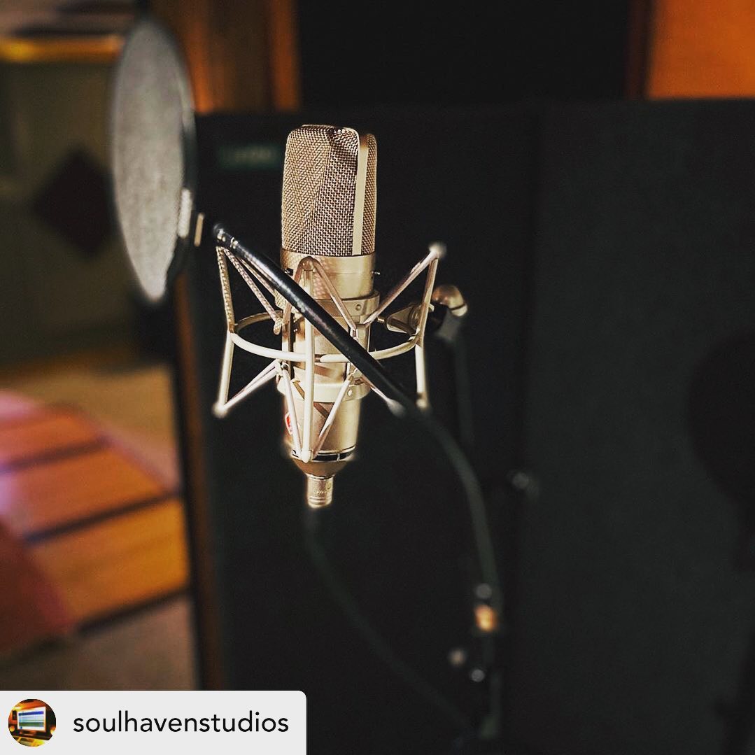 #STAMAUDIO #SPOTTHESTAM
@soulhavenstudios Started the day off with a killer bgv session. Also microphones are pretty.
