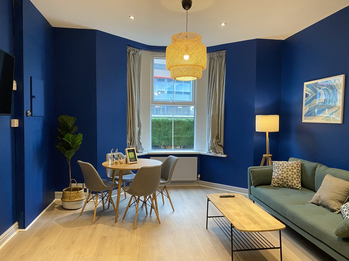 AWapartments's tweet photo. *NEW APARTMENTS*
Our first weekend was a success with our new apartments at 17 Fitzhamon Embankment! 

If your looking for a city break and want to sojourn in style please get in touch via our website (link in our bio)☎️

#ServicedApartments
#SojournInStyle
#CityBreaks https://t.co/8FrXZCsxdV