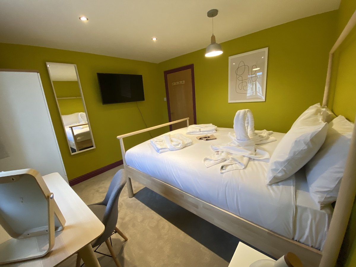 AWapartments's tweet photo. *NEW APARTMENTS*
Our first weekend was a success with our new apartments at 17 Fitzhamon Embankment! 

If your looking for a city break and want to sojourn in style please get in touch via our website (link in our bio)☎️

#ServicedApartments
#SojournInStyle
#CityBreaks https://t.co/8FrXZCsxdV