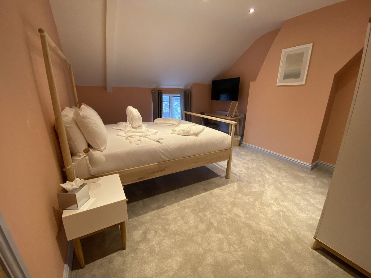 AWapartments's tweet photo. *NEW APARTMENTS*
Our first weekend was a success with our new apartments at 17 Fitzhamon Embankment! 

If your looking for a city break and want to sojourn in style please get in touch via our website (link in our bio)☎️

#ServicedApartments
#SojournInStyle
#CityBreaks https://t.co/8FrXZCsxdV