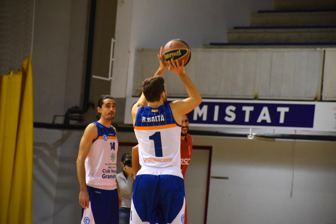 FCBQ's tweet photo. #CopaCatBQ🏀 / @masbol1935, @CB_Granollers, @cbllicadamunt i @CBMollet lideren igualats un G1 de la Copa Masculina dominat pels equips del Vallès Oriental. El líder masnoví es va imposar al @basquetcircol i segueix invicte com a local.

➡️ https://t.co/ia3khowzLr
📸 David Homs https://t.co/p39JMcZWZe