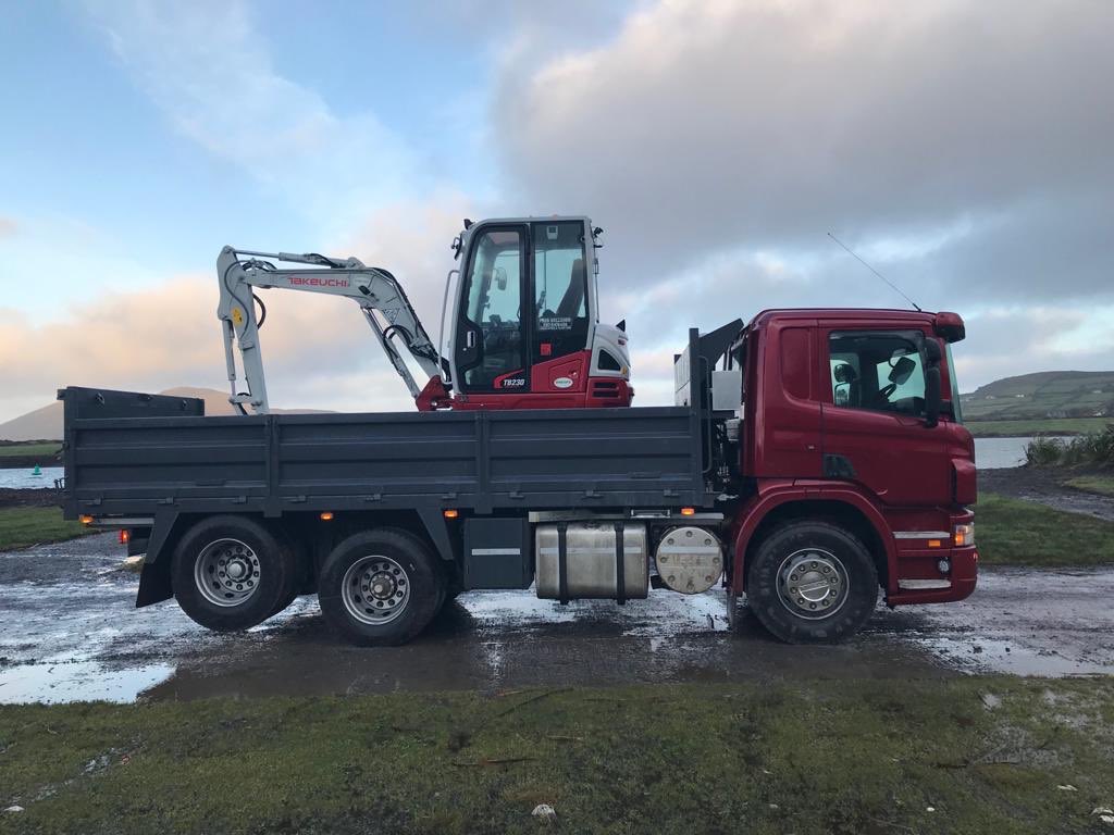 BreensOfCashel's tweet photo. New @TakeuchiMFG TB230 Mini Digger fitted with @HillEngineering Tefra Hydraulic Hitch sold to a repeat customer of ours in Co Kerry.
Big thanks to Fred for the continued custom &amp; support.
@Takeuchiuk 
#breens #Takeuchi https://t.co/QhPx3zL0UG