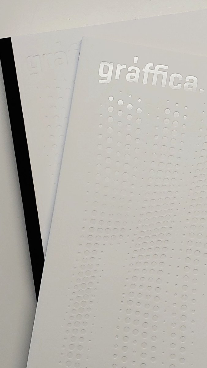 AMacharowski's tweet photo. Espectacular el número 16 de @graffica_info dedicada al papel. Un hallazgo el #PaperCollection lo que en color sería un #pantone ¡magnífica y bella propuesta editorial! https://t.co/ef5YioYFpM